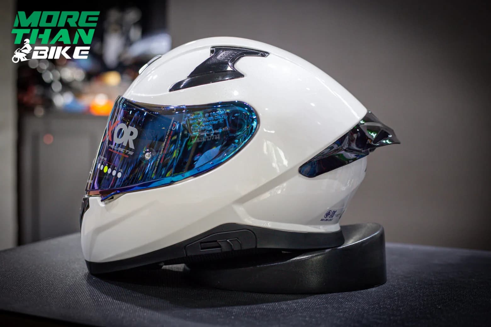หมวกกันน็อค AXOR รุ่น Apex สี White (ขาว)