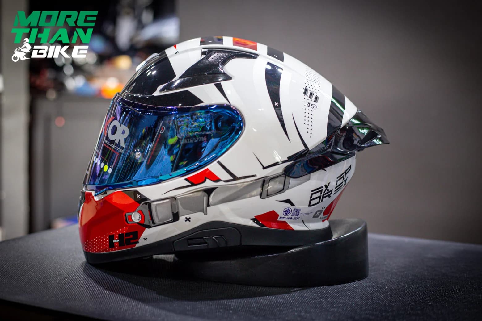 หมวกกันน็อค AXOR รุ่น Apex ลาย Hex White/Red