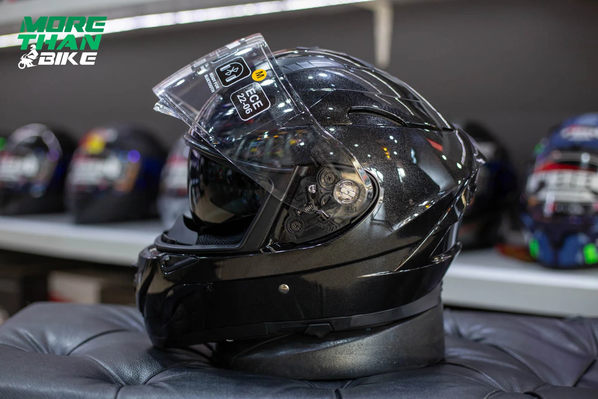 หมวกกันน็อค Zeus รุ่น ZS-827 สี Metallic Black (ดำ)