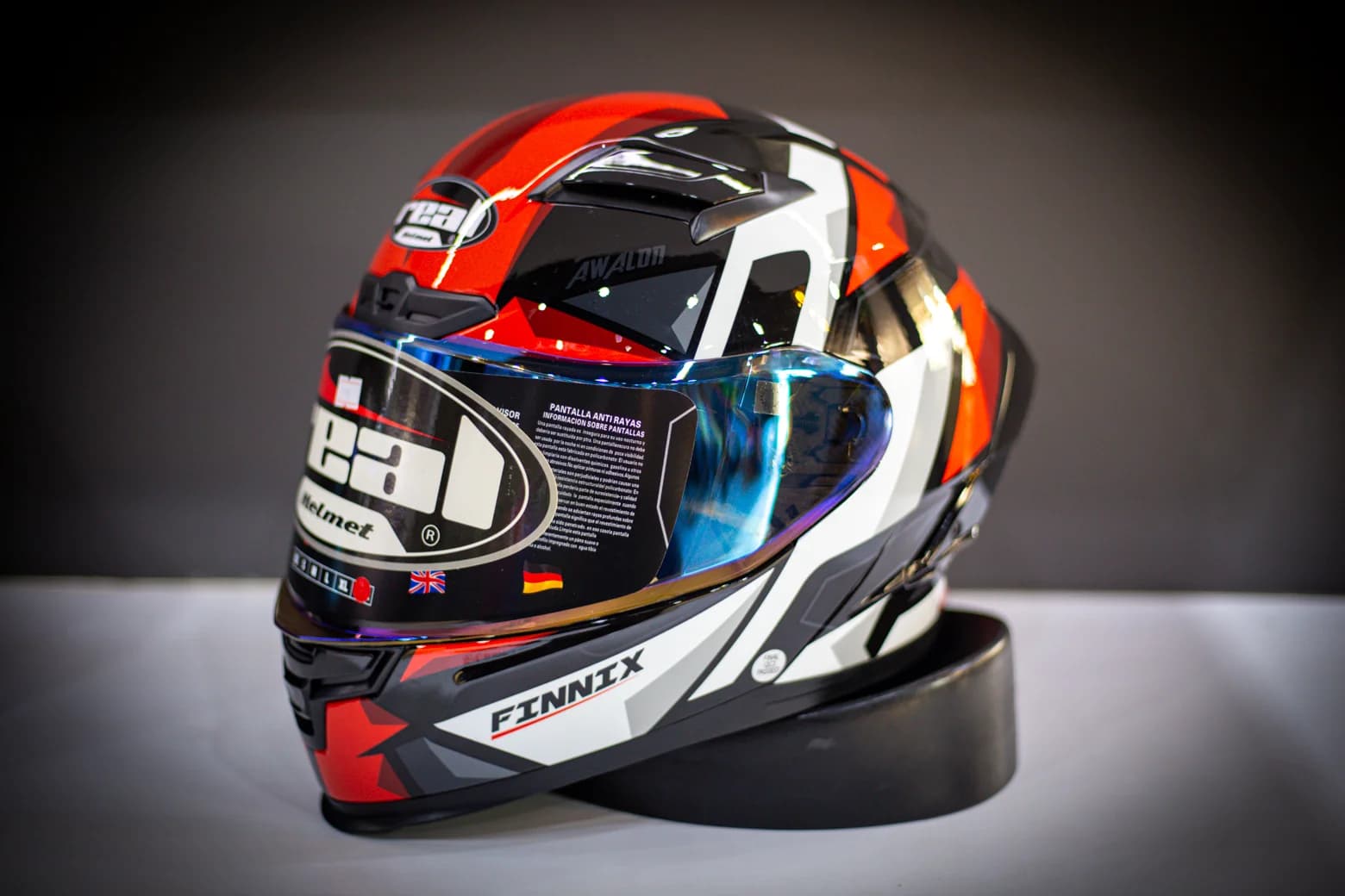 หมวกกันน็อค Real รุ่น Finnix Awalon ลาย Black/Red/White